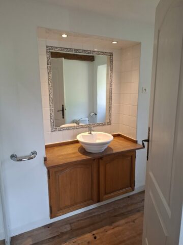 Lavabo et miroir Chambre1