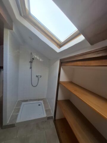 Douche et placard Chambre2